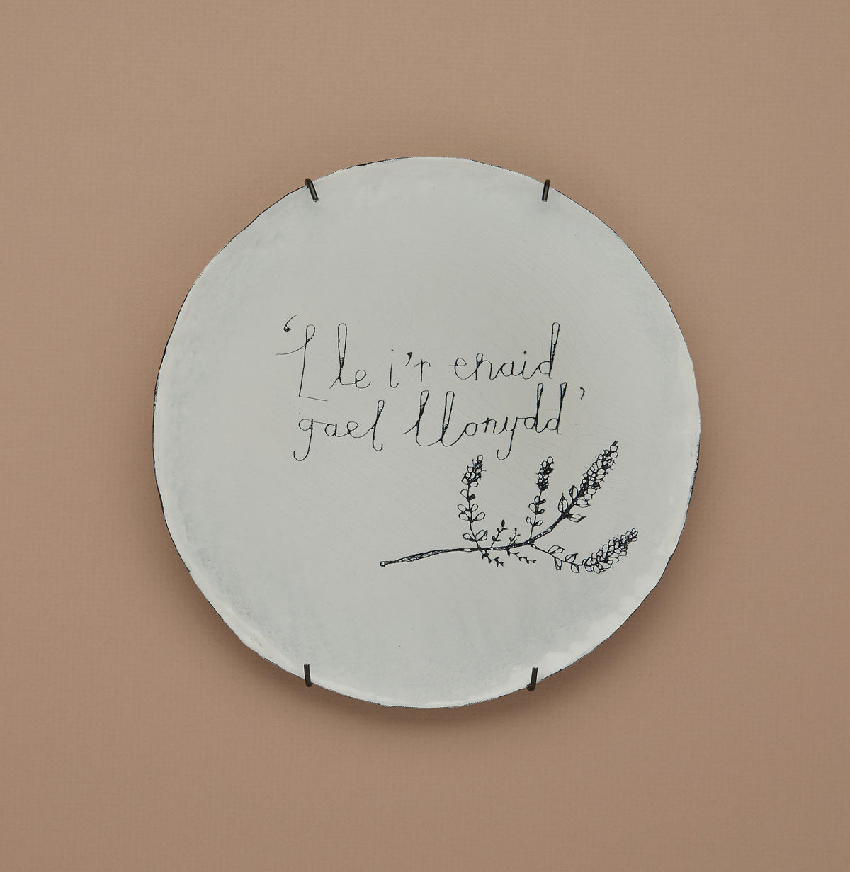 'Lle i enaid gael llonydd' Enamel plate